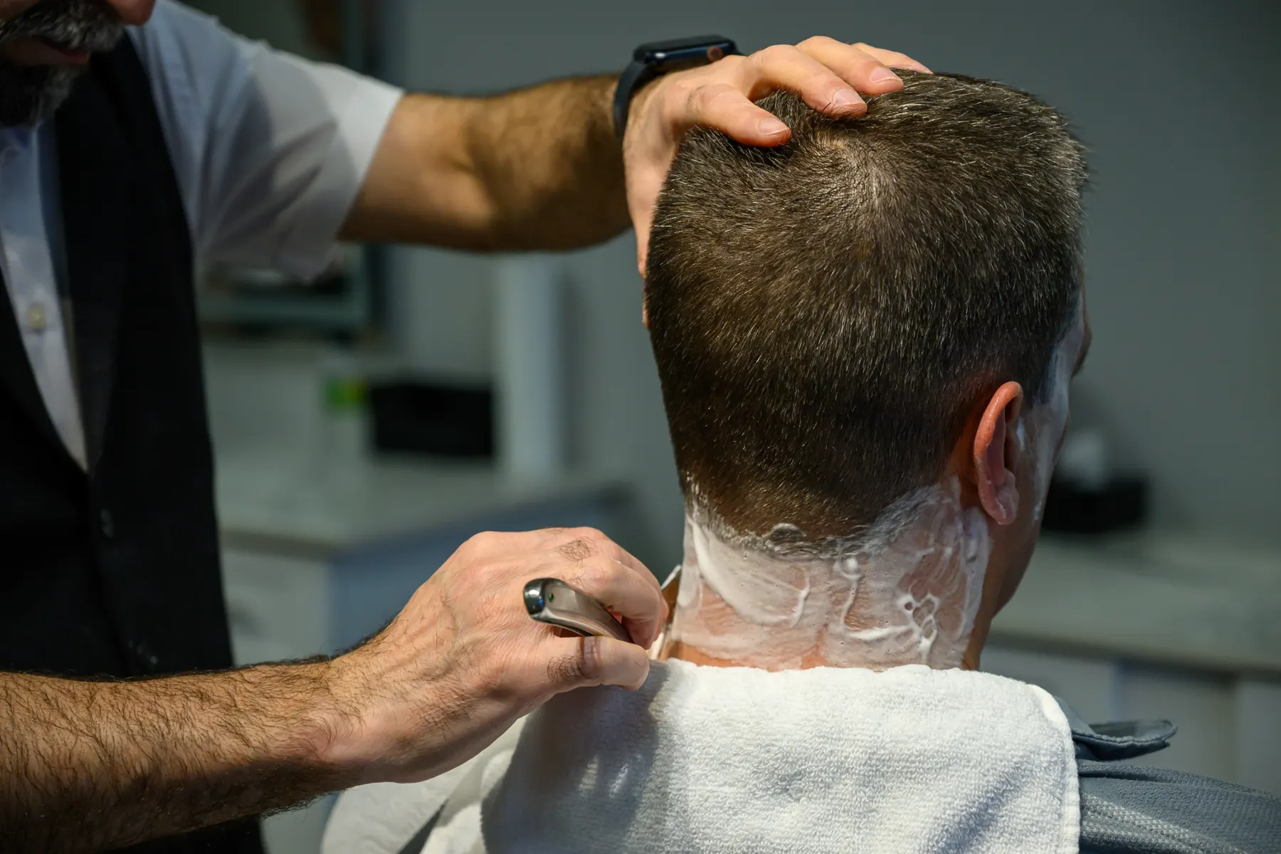 Hot neck shave with a straight razor
